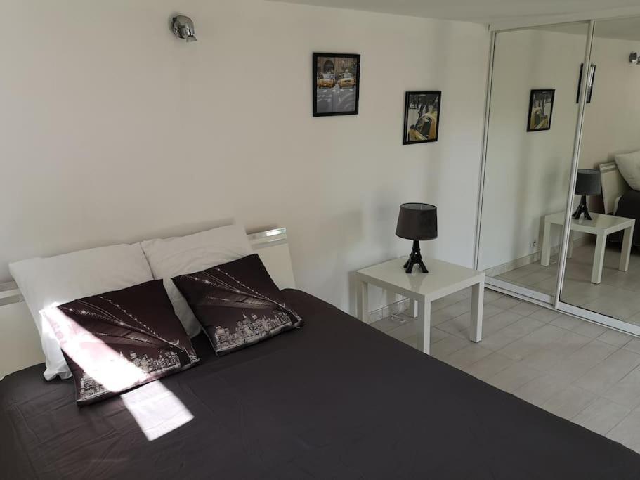 50 M2 Dans Maison Privative Avec Terrasse Et Jardin Privee *
