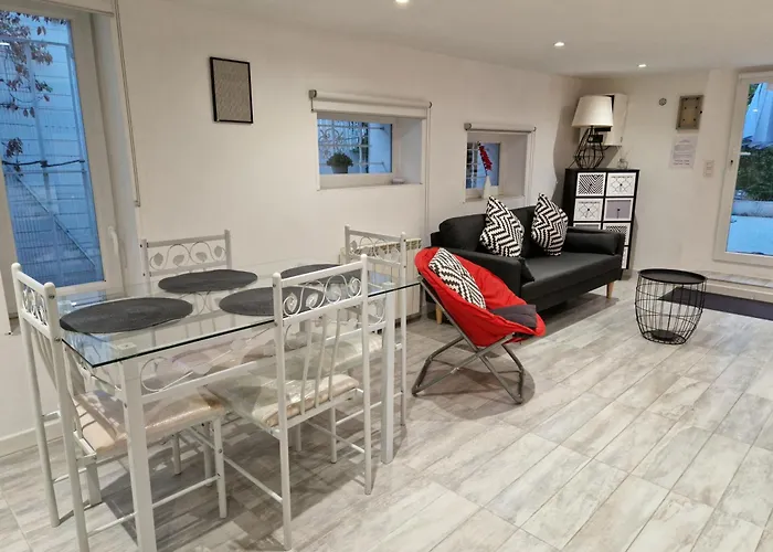 Appartement 50 M2 Dans Une Maison Privative Avec Terrasse Et Jardin Privee