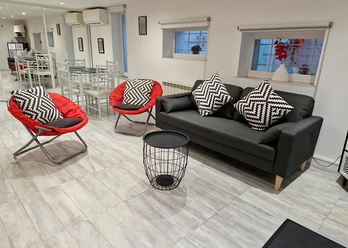 Appartement 50 M2 Dans Une Maison Privative Avec Terrasse Et Jardin Privee