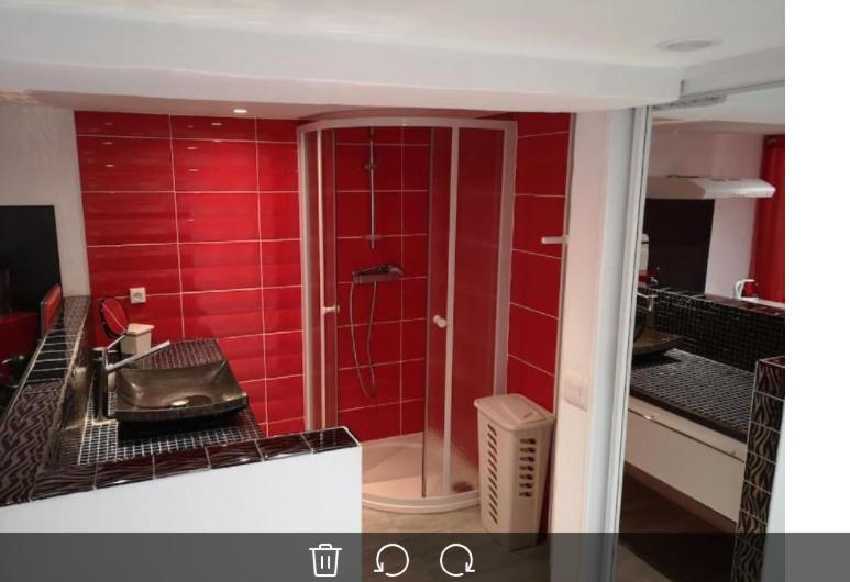 Apartment 50 M2 Dans Maison Privative Avec Terrasse Et Jardin Privee Le Cannet