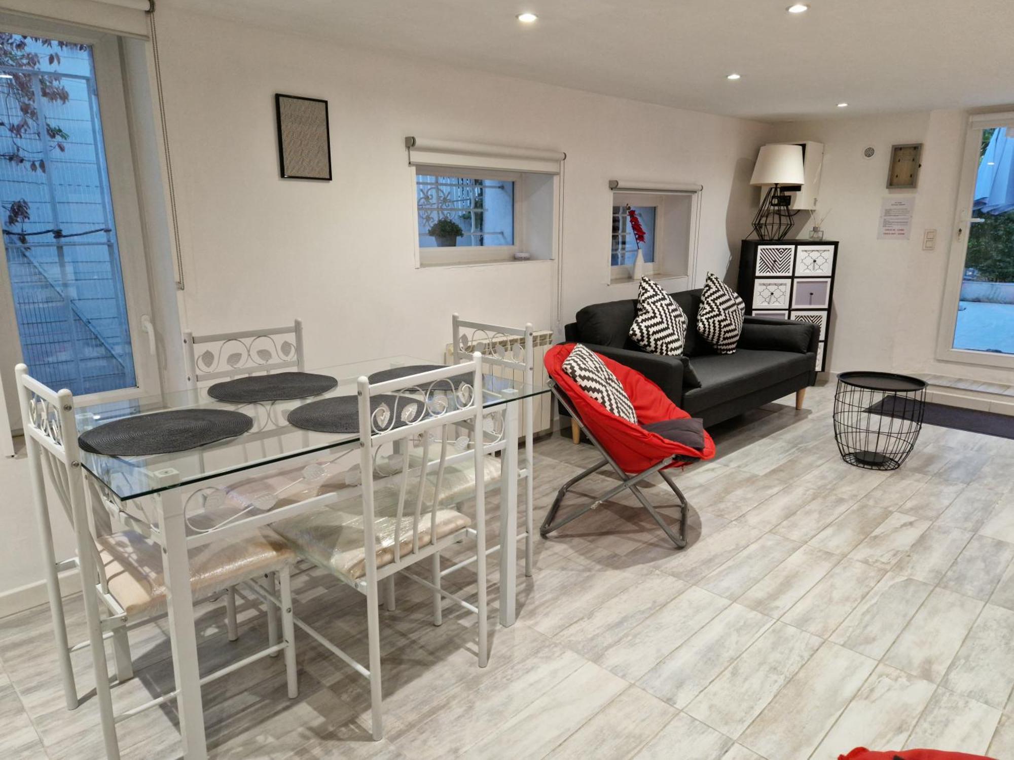 Apartment 50 M2 Dans Maison Privative Avec Terrasse Et Jardin Privee Le Cannet