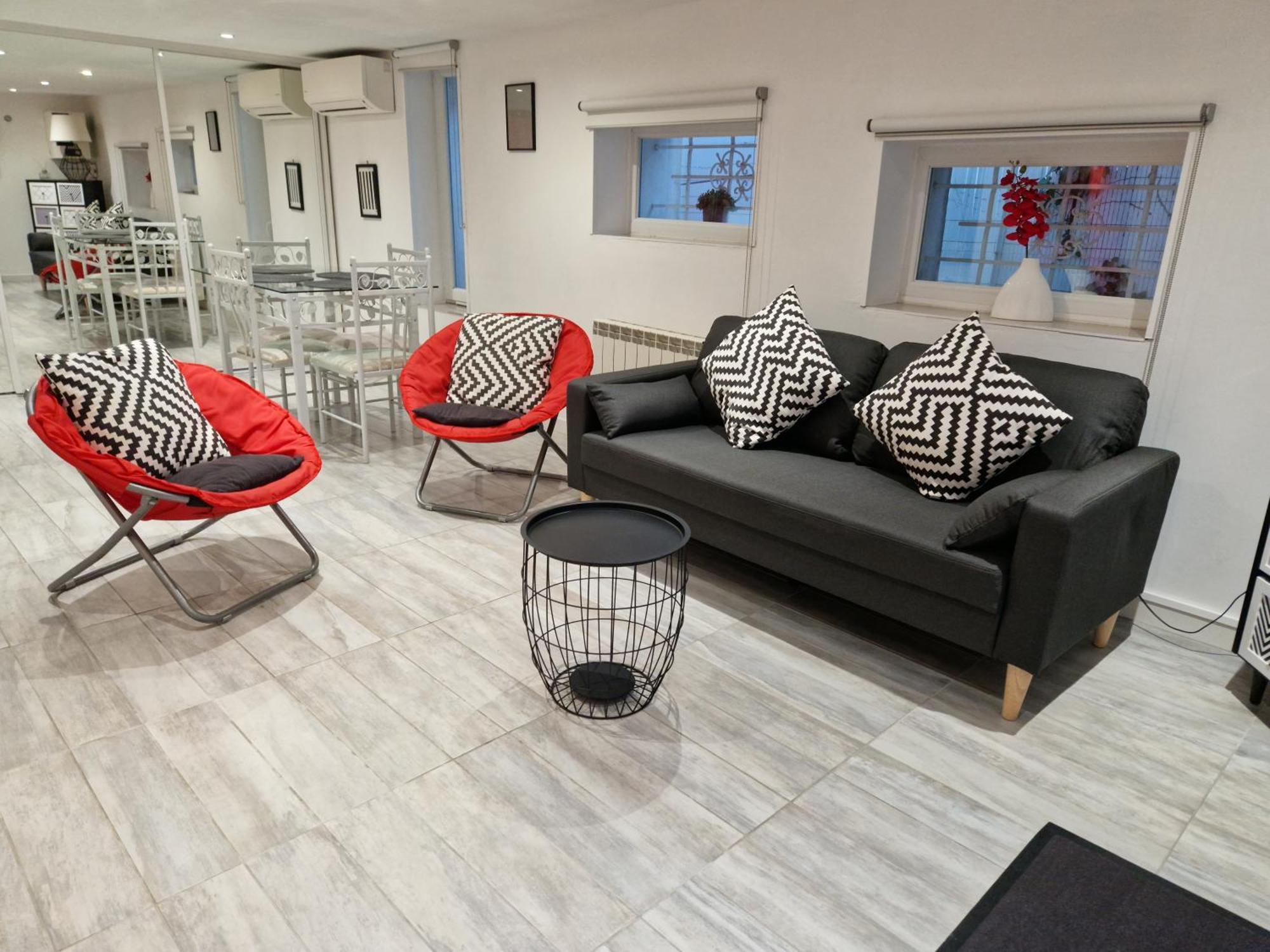 50 M2 Dans Maison Privative Avec Terrasse Et Jardin Privee Le Cannet