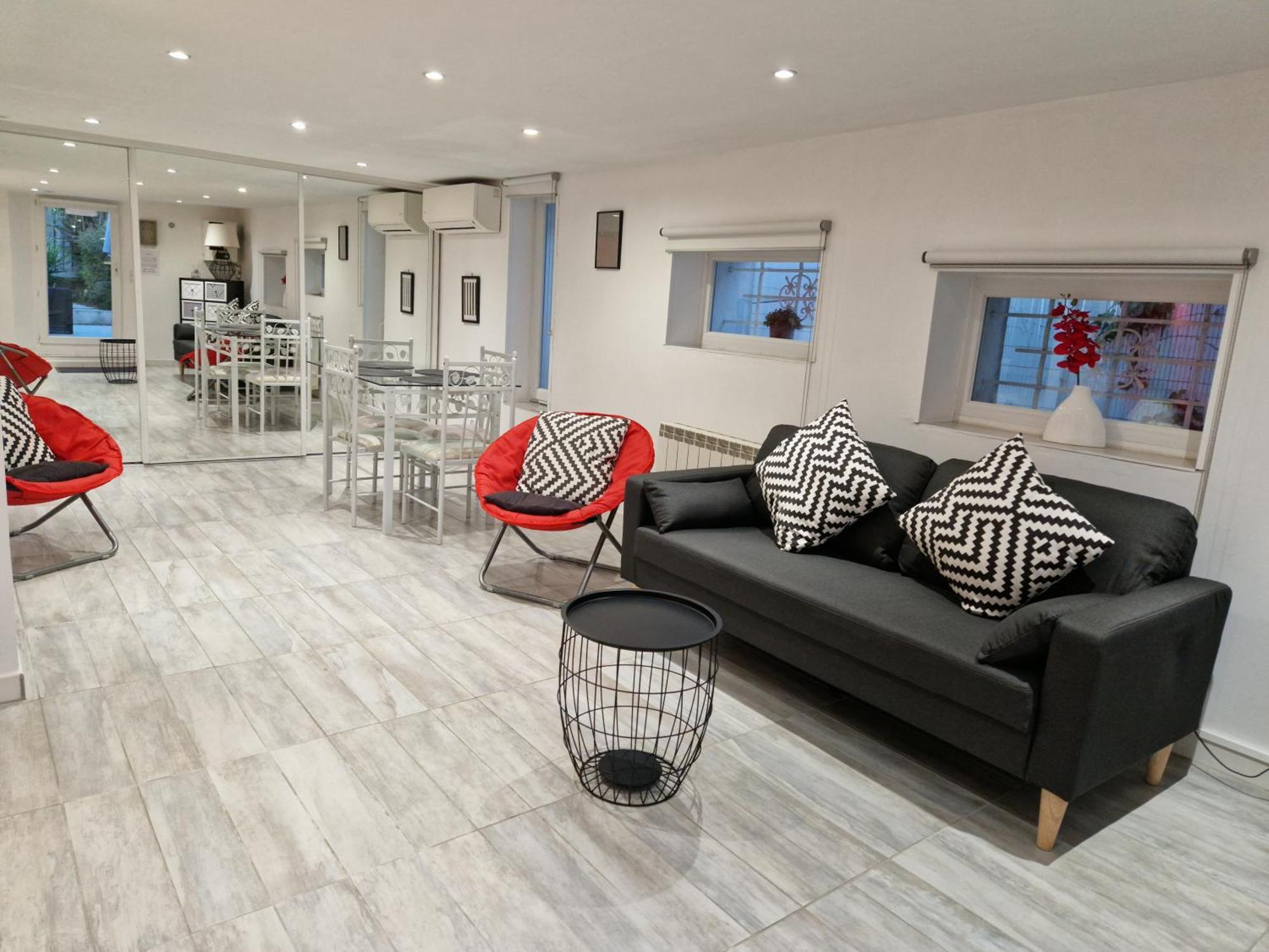 50 M2 Dans Maison Privative Avec Terrasse Et Jardin Privee Apartment *